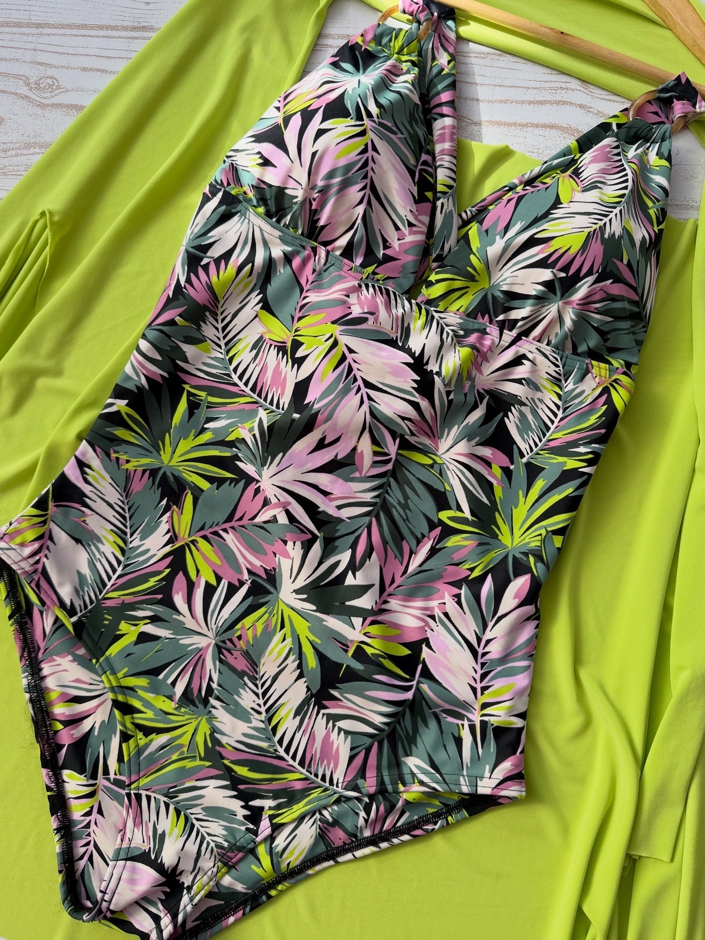 Traje de baño Amalfy hojas pistacho
