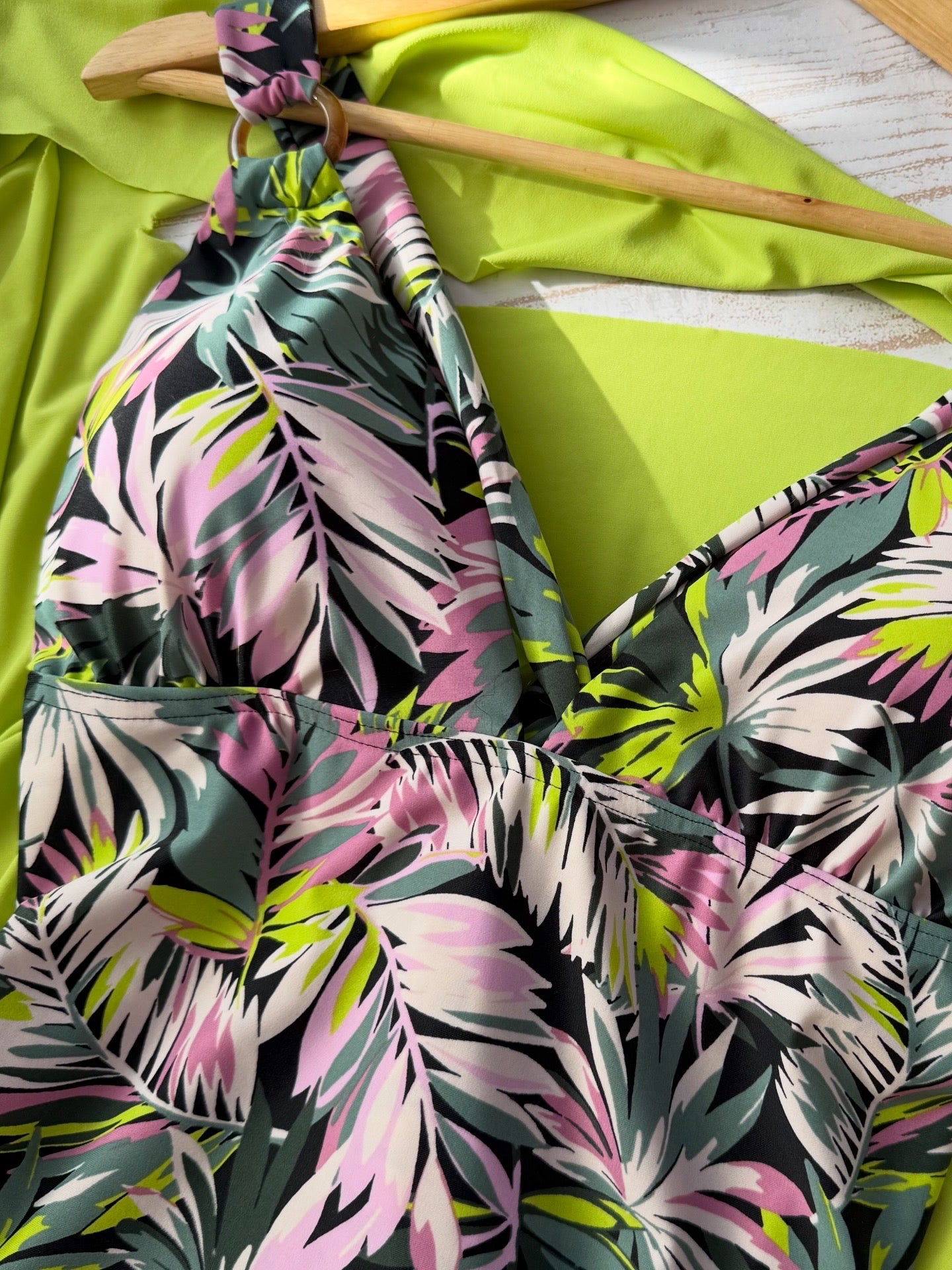 Traje de baño Amalfy hojas pistacho