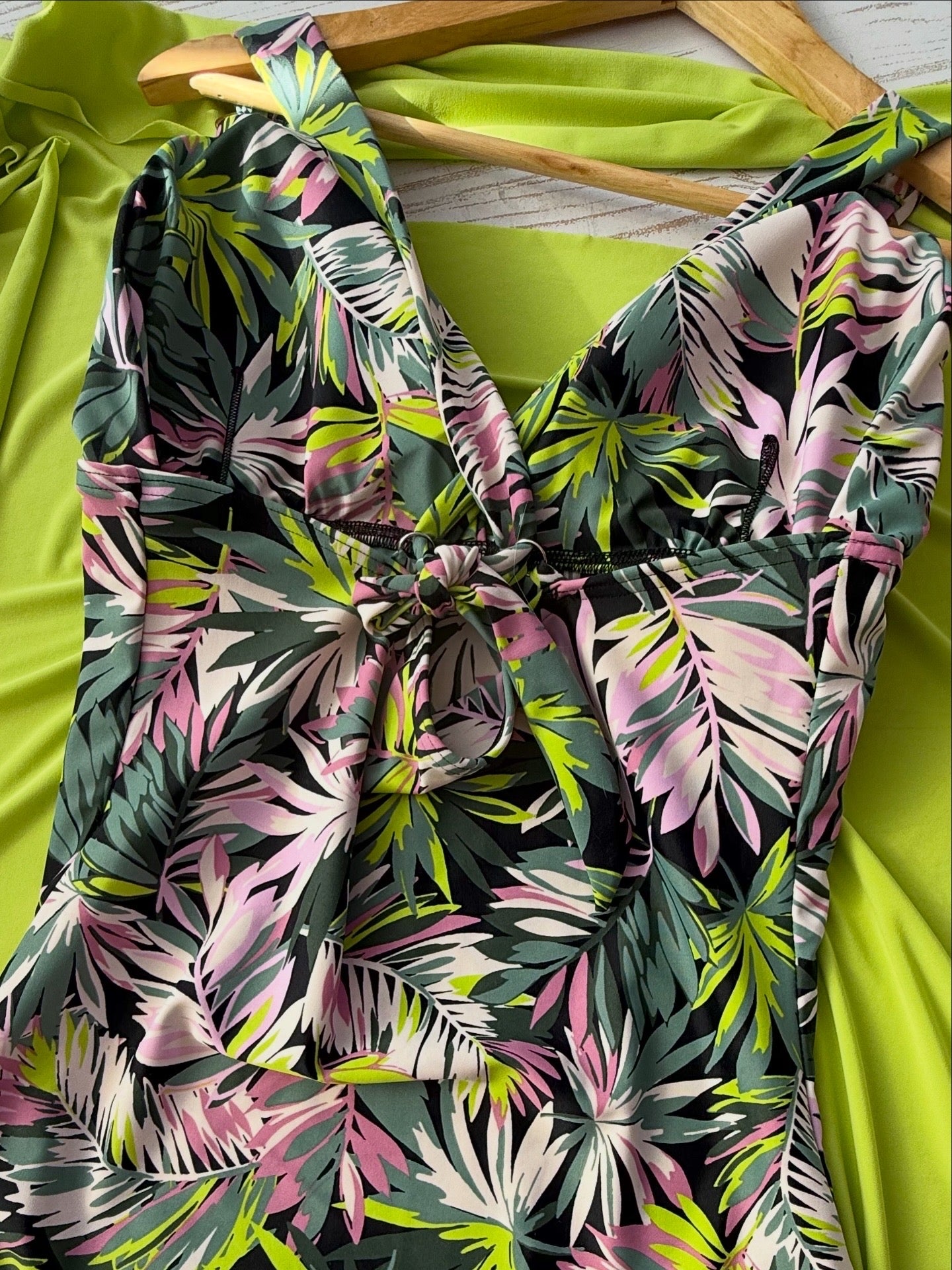 Traje de baño Amalfy hojas pistacho