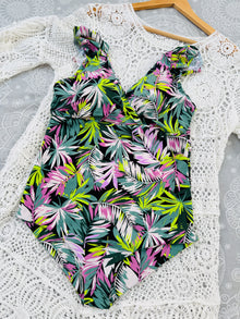 Traje de baño Margaret hojas negras y pistacho