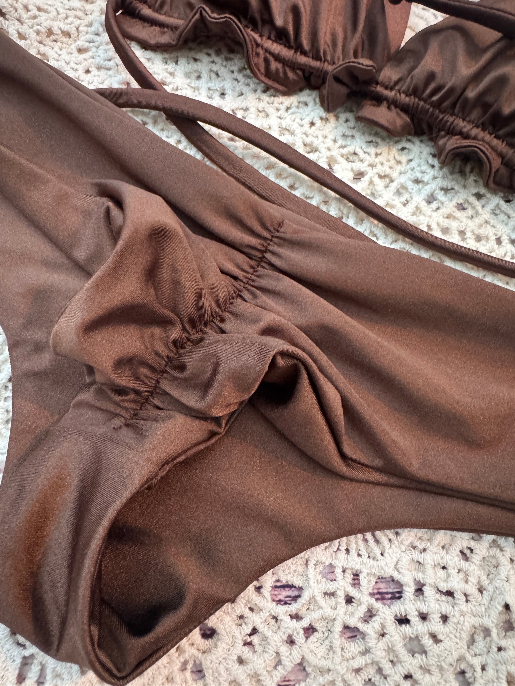 Tanga fitness tiro normal mocha mousse
