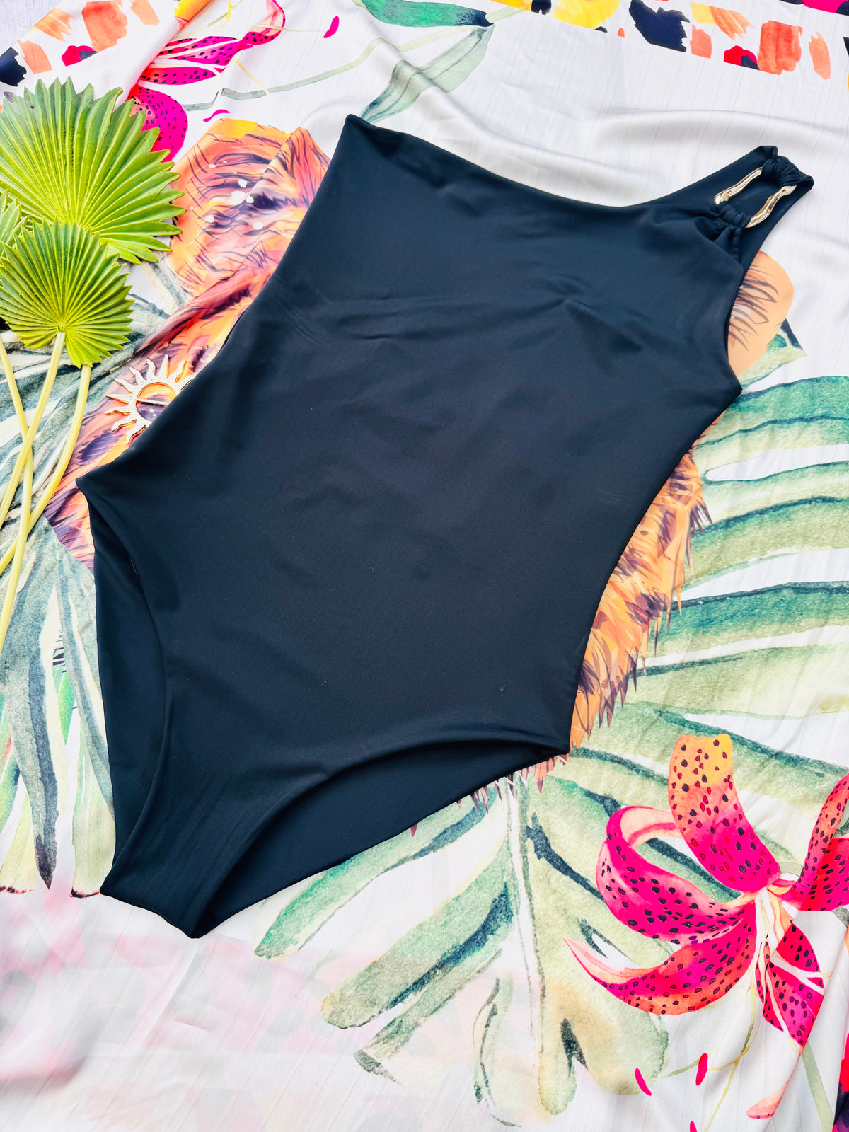 Traje de baño kaway asimétrico hebilla dorada negro