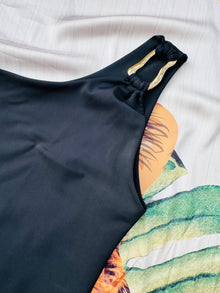 Traje de baño kaway asimétrico hebilla dorada negro