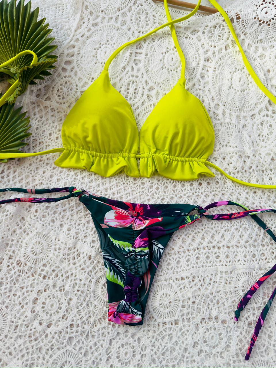 Conjunto ibiza aguacate, tanga brasilera amarres floral