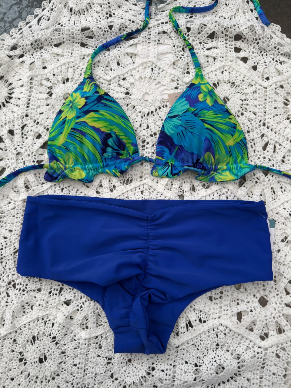 CONJUNTO BIKINI IBIZA FLORES NEON TANGA FITNESS TM AZUL ELECTRICO