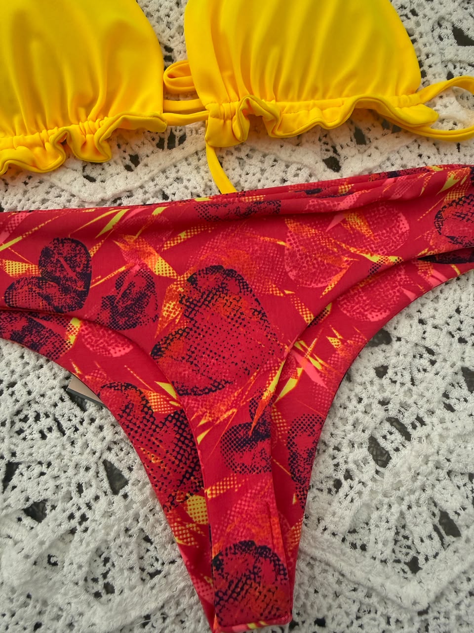 Conjunto ibiza con vuelos tanga brasil corazones
