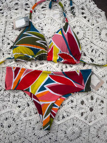 Conjunto ibiza tanga brasil tiro medio hojas de colores