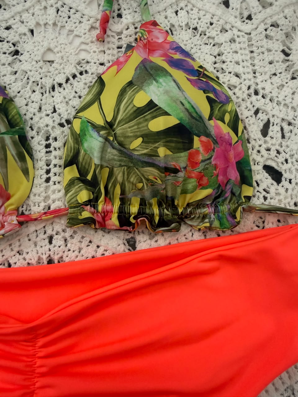Conjunto top Ibiza selva amarilla tanga fitness naranja