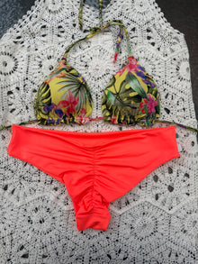 Conjunto top Ibiza selva amarilla tanga fitness naranja