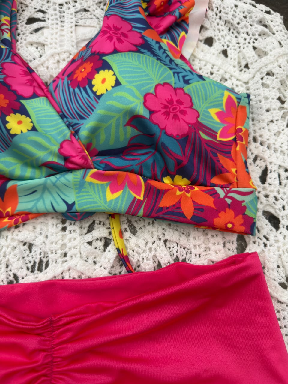 Conjunto Margaret flores tropicales y tanga fitness TM sandia