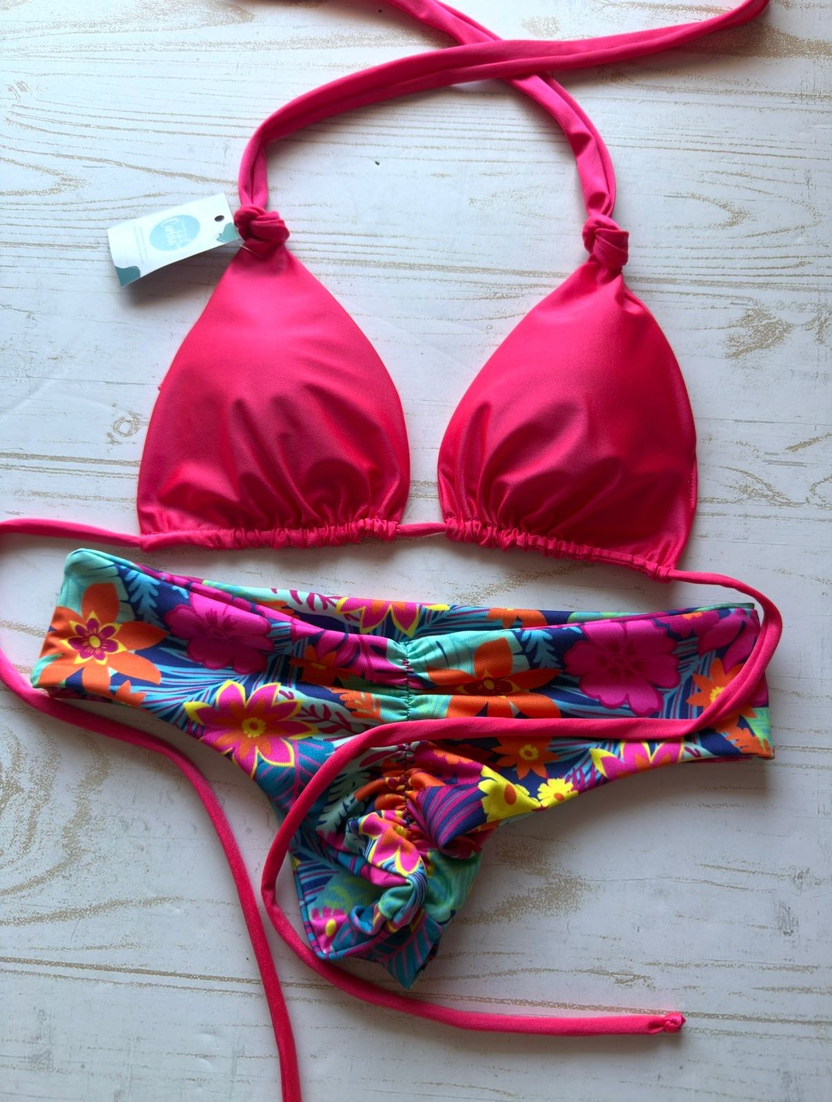 Conjunto bahia fitness tiro normal flores tropicales