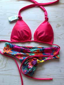 Conjunto bahia fitness tiro normal flores tropicales