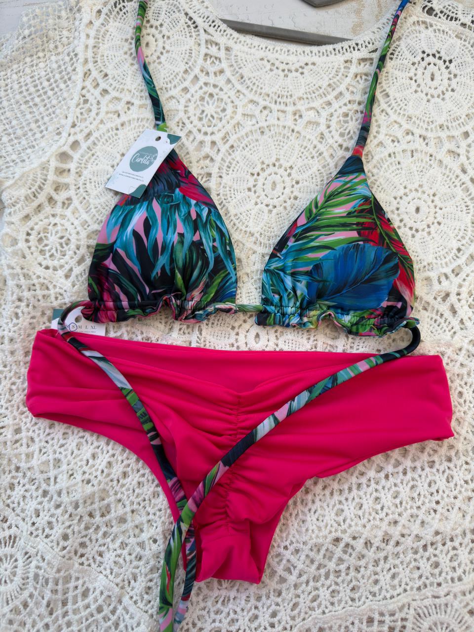 Conjunto Ibiza tanga fitness tiro normal hojas rosas y fucsia