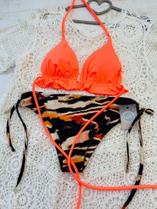 Conjunto ibiza tanga de amarres animal print cafe naranjo