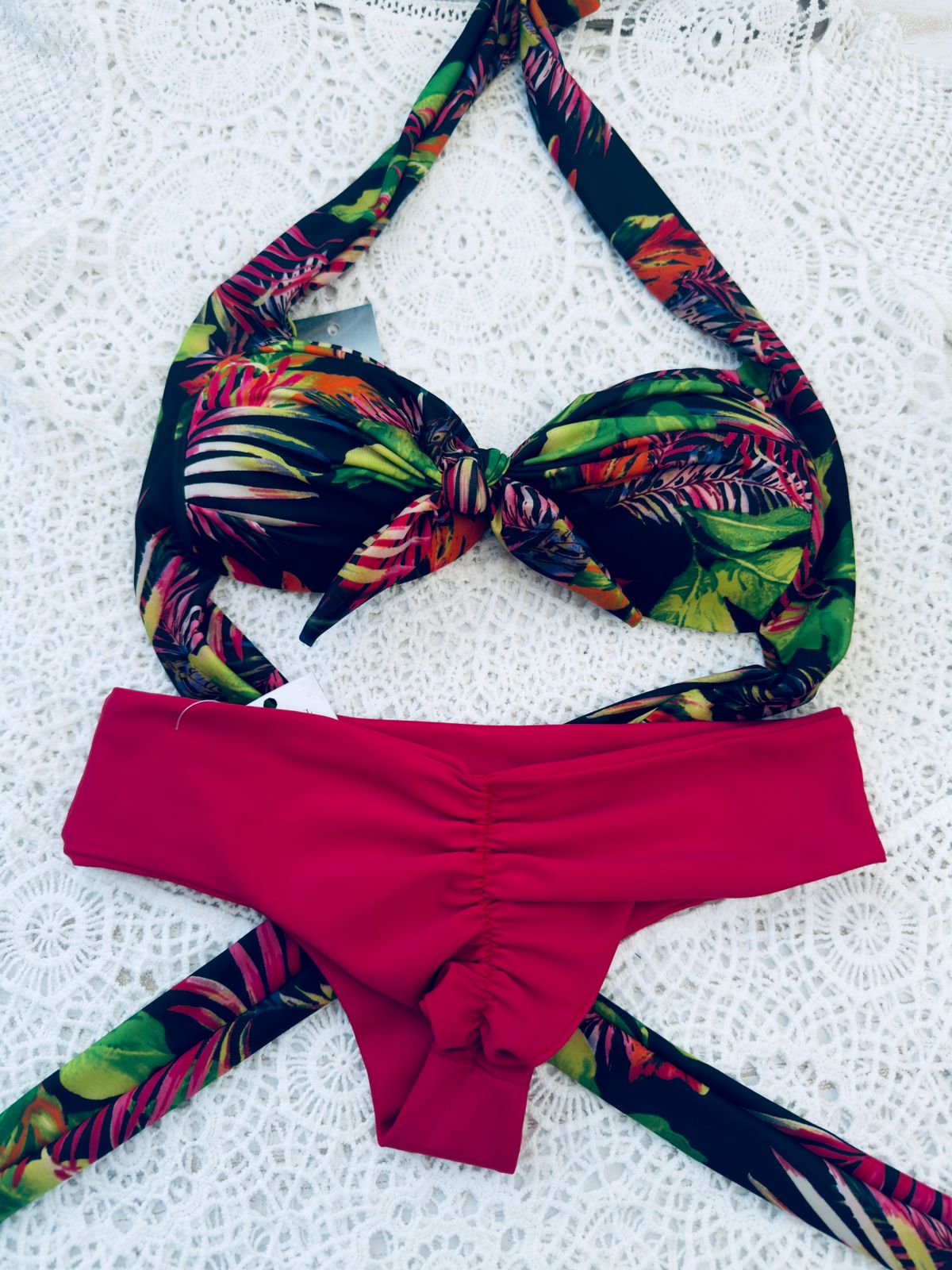 Conjunto marbella flores tanga fitness roja