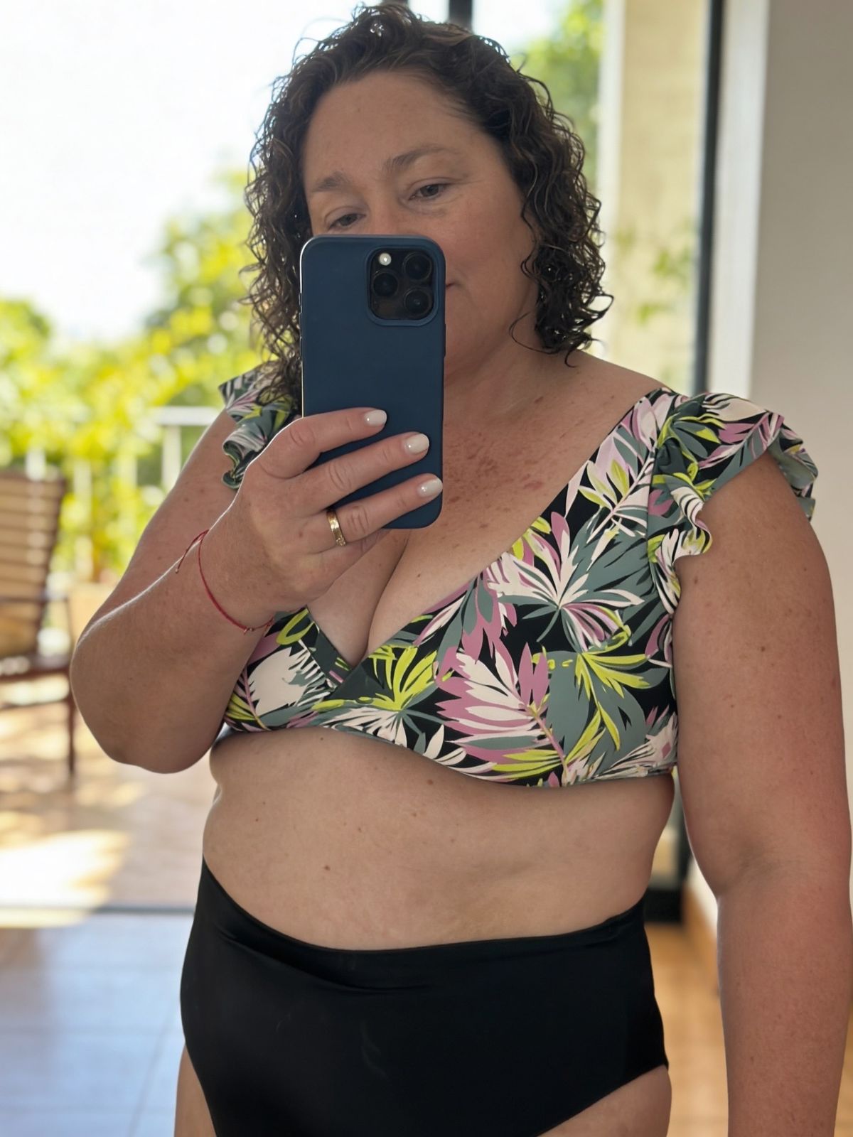 Conjunto Margaret hojas Tanga tiro alto negro