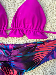 Conjunto ibiza magenta tanga fitness tiro bajo hojas moradas
