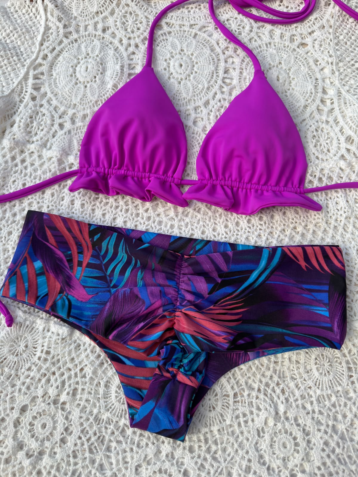 Conjunto ibiza magenta tanga fitness tiro medio hojas moradas