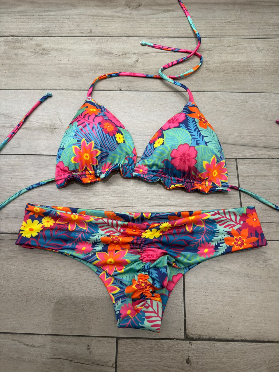 Conjunto Ibiza tanga fitness TN flores Tropicales