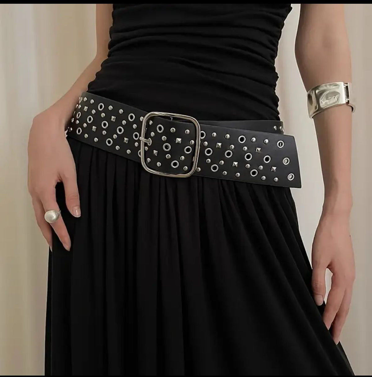 Cinturon ancho tachas negro
