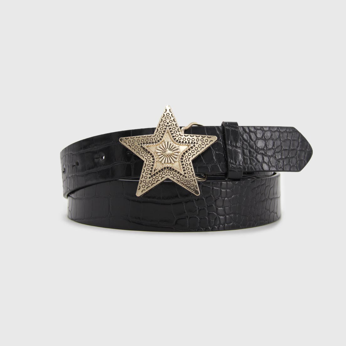 Cinturón de mujer La tiendita de Carlita en simil cuero negro con textura y hebilla metálica en forma de estrella